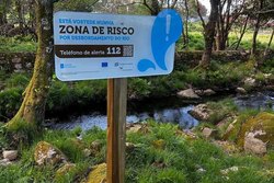 Infominho -  La Xunta instala se�alizaci�n en Oia para alertar a la poblaci�n sobre el riesgo de inundaciones - 