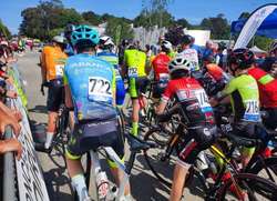 Infominho -  El Team Oiense-Miniblues roza el podio en Boiro y confirma su crecimiento en el arranque de temporada - 