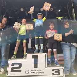 Infominho -  Oia celebra la cuarta victoria de Mauro Alonso en la Carrera da Ascension - 