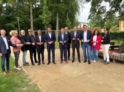 Infominho -  El alcalde de Tui participa en Alemania en la apertura del Jard�n de la Amistad de Versmold - 
