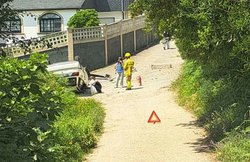 Infominho -  Un veh�culo vuelca tras salirse de la v�a en San Xi�n, en O Rosal - 