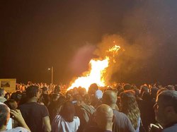 Infominho -  Gran ambiente en la Noche de San Juan organizada por el Club de Remo Robaleira en A Guarda - 