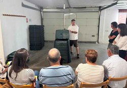 Infominho - La campaña de compostaje de Oia sigue creciendo con una nueva entrega de composteros en Pedornes - Infominho - La campaña de compostaje de Oia sigue creciendo con una nueva entrega de composteros en Pedornes -