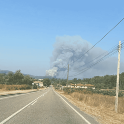 Infominho -  Extinguido el incendio de Nogueira tras mantener en alerta al entorno de Salceda - 