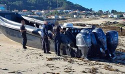 Infominho -  Una lancha r�pida encalla en Moledo(Caminha) y las autoridades investigan su posible v�nculo con el narcotr�fico - 