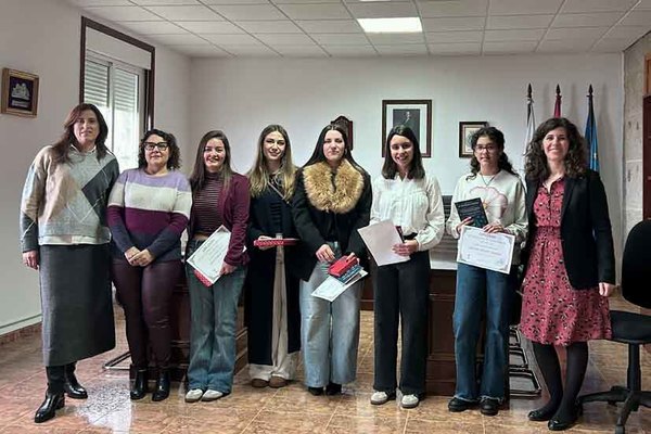 Infominho -  El Concello de Oia premia por primera vez a su alumnado m�s brillante del curso 2024/2025 - 