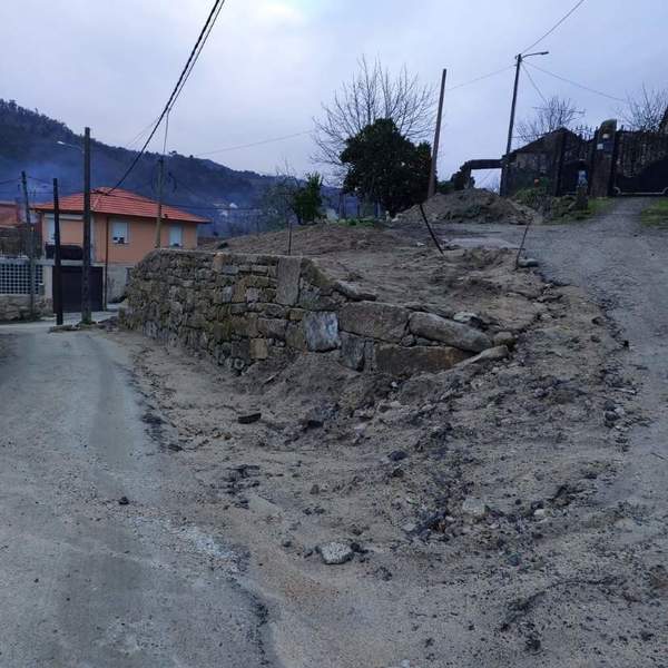 Infominho -  Avanzan a buen ritmo las obras en Hermida, en Arbo, mejorando la infraestructura municipal - 