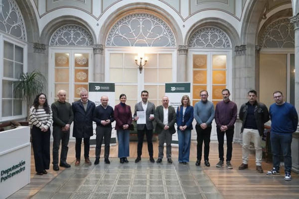 Infominho -  El alcalde de As Neves recibe en Pontevedra los informes de eficiencia energ�tica del programa +Renovables - 