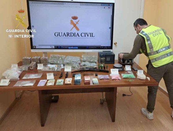 Infominho -  Ingreso en prisi�n tras descubrir un almac�n de drogas y armas en un edificio de Salvaterra de Mi�o - 