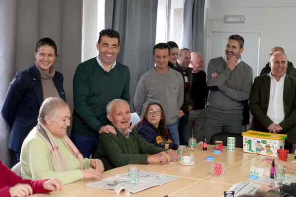 Infominho -  Luis L�pez presenta en Tomi�o tres planes de acci�n comunitaria para apoyar a colectivos vecinales - 