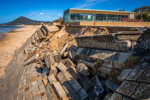 Infominho -  Preocupaci�n en Caminha por el deterioro del pared�n de Moledo tras el fuerte temporal - 