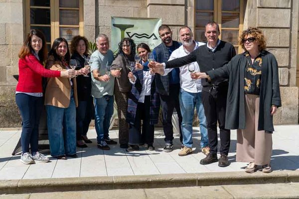 Infominho -  El Encontro de Vi�os da Raia regresa a Tui con 17 bodegas de Galicia y Portugal - 