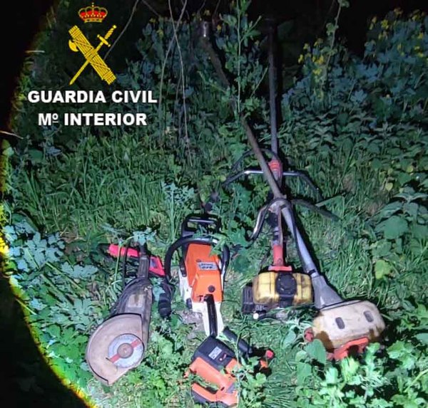 Infominho -  La Guardia Civil arresta a un var�n en As Neves y recupera herramientas robadas por valor de 2.000 euros - 