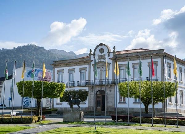 Infominho -  Vila Nova de Cerveira cierra 2025 con rigor financiero y fuerte dinamismo cultural - 