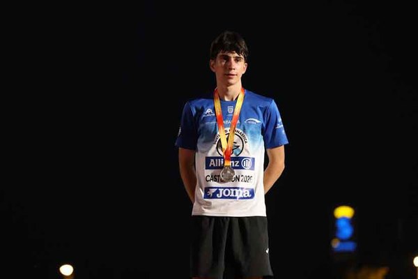 Infominho -  El rosaleiro Alejandro Santos trae al Baixo Mi�o la plata nacional sub-18 desde Castell�n - 