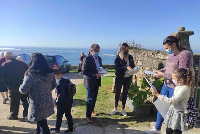 Os Socialistas de Oia iniciaron o reparto de máis de 3.000 máscaras de protección fronte á COVID-19 entre os veciños Os Socialistas de Oia iniciaron o reparto de máis de 3.000 máscaras de protección fronte á COVID-19 entre os veciños