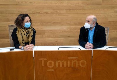 O deputado do BNG no Congreso visita Tomiño para interesarse polo proxecto da biblioteca municipal O deputado do BNG no Congreso visita Tomiño para interesarse polo proxecto da biblioteca municipal