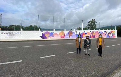 O Rosal tínguese de cor e mensaxe coa intervención artística da ilustradora Tamara Baz O Rosal tínguese de cor e mensaxe coa intervención artística da ilustradora Tamara Baz